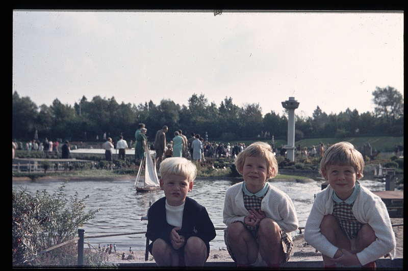 25.Madurodam okt 1968 Brigitte,Marion,Peter.JPG